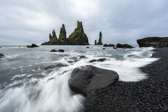 Rock Needles Reynisdrangar, Black Sand Beach Reynisfjara, V&iacute;k &iacute; M&yacute;rdal, Su&eth;urland, South Iceland, Iceland