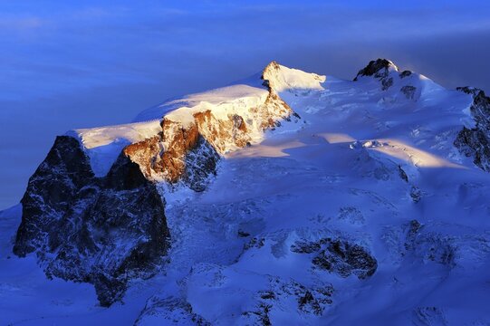 Monte Rosa Mountains with the highest mountain in Switzerland, Pointe Dufour, in the light of the setting sun, Zermatt, Valais, Switzerland, Europe
