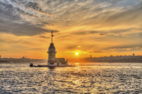 Lighthouse, Maiden's Tower, Kız Kulesi, at sunset, island in the Bosporus, &Uuml;sk&uuml;dar, Istanbul Turkey