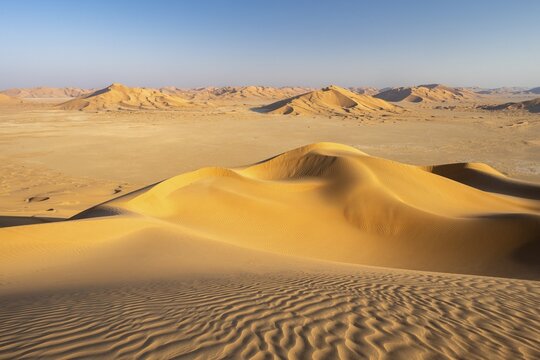 Sand dunes in the Rub Al Khali desert, the world's largest sand desert, Empty Quarter, Oman