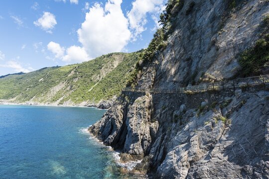 Track along cliffs, Via dell 'Amore, Way of Love, Cinque Terre, Liguria, Italy