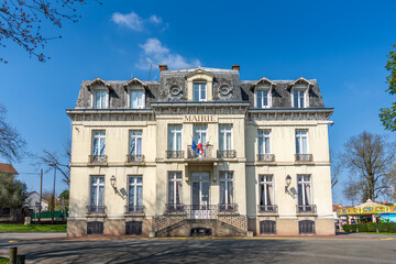 Naklejka premium Vue extérieure de l'hôtel de ville de Villiers-sur-Marne, France. Villiers-sur-Marne est une commune située dans le département du Val-de-Marne, à l'est de Paris