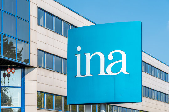 Bry-sur-Marne, France - 22 mars 2026: Enseigne et logo de l'Institut National de l'Audiovisuel (INA), &eacute;tablissement public fran&ccedil;ais en charge notamment d'archiver les productions audiovisuelles