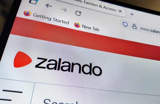 a computer screen with zalando website