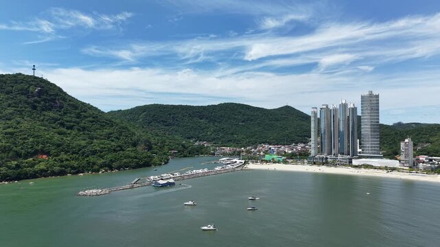 Balne&aacute;rio Cambori&uacute;, Santa Catarina, Brasil. Vista a&eacute;rea da orla de Balne&aacute;rio Cambori&uacute;.