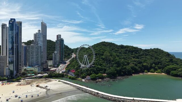Balne&aacute;rio Cambori&uacute;, Santa Catarina, Brasil. Vista a&eacute;rea da orla de Balne&aacute;rio Cambori&uacute;.