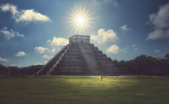 Chichen Itza pyramid under the bright sun