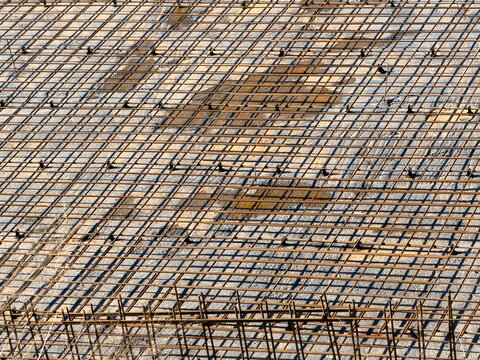 Steel mesh foundation for concrete pouring in construction