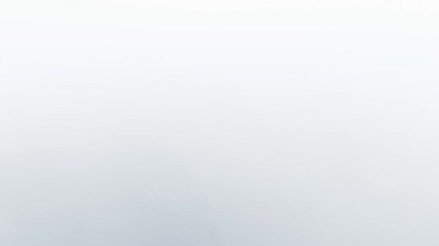 Rio Uruguai revelado em meio a nuvens e n�voa. Chapec�. Drone. 4K.