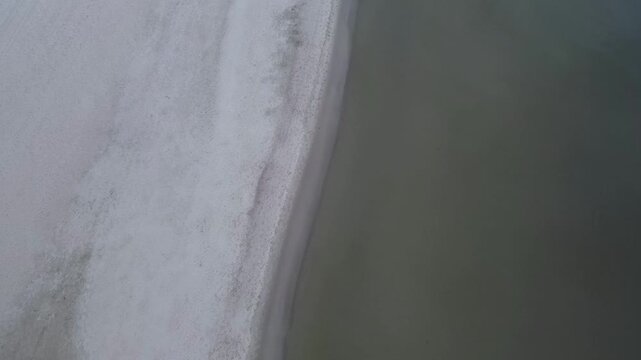 Wyspa Sobieszewska - Polska - zach&oacute;d słońca nagrany dronem na plaży w okolicach tr&oacute;jmiasta