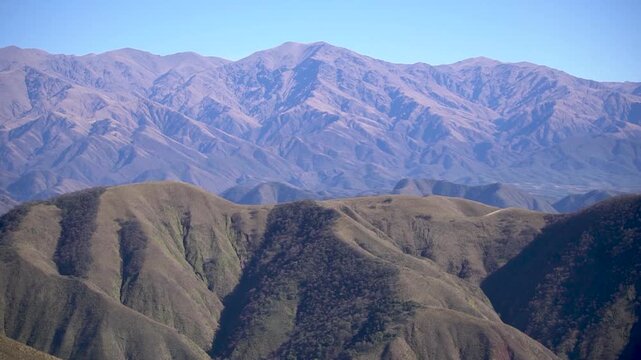 Cerros calchaqu&iacute;es en Cordillera de los Andes, Argentina