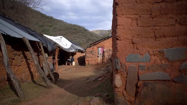 casas comunidades originarias de adobe