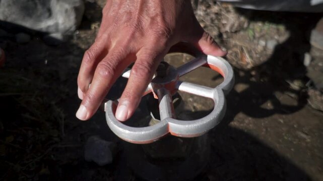 llave de paso de agua en la tierra