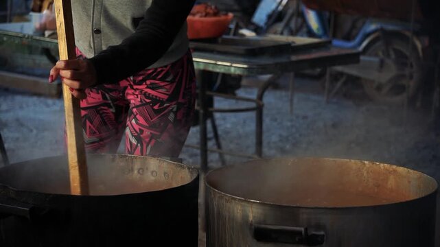 locro, olla popular comida en norte argentino