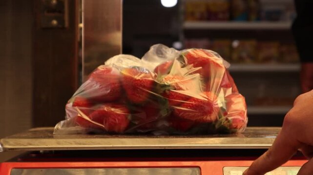 frutilla o fresa en balanza