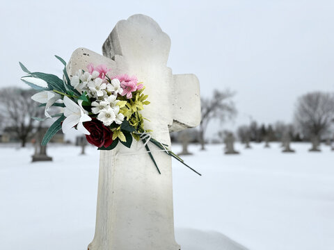 un cimeti&egrave;re en hiver, Qu&eacute;bec, Canada	