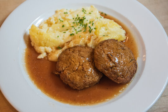 Bavarian meatballs with mashed potato