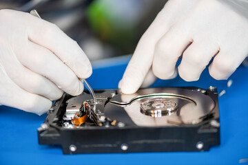 Naklejka premium Hard drive repair process.