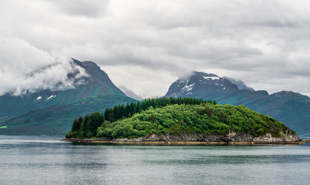 Sailing, Norwegian Sea, Alesund, Hjorundfjord, Finnmark, Norway, Arctic town, Norwegian fjords
