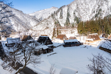 雪の五箇山合掌造り集落 © kazuyami77