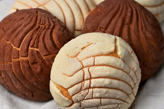 Macro shot of the crunchy texture of Mexican conchas