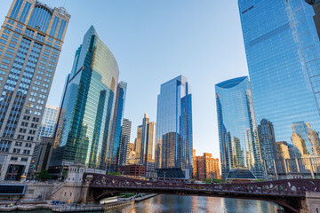 Fototapeta premium Vibrant sunny view of Chicago downtown skyline under a blue sky