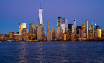 Obraz premium NYC Manhattan skyscrapers forming city horizon. NYC Manhattan skyline architectural panorama. NYC Manhattan skyline with famous towers.