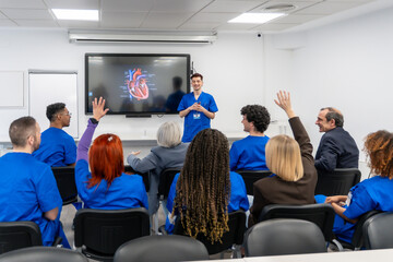 Medical students learning heart anatomy during a healthcare seminar © unai