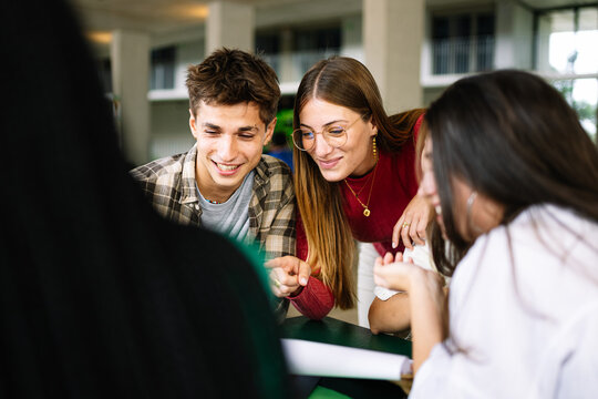 Enriching Collaborative Learning Experiences Among Young Students in a Classroom Setting