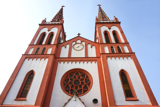 Sacred Heart Cathedral (Cath&eacute;drale du Sacr&eacute; C&oelig;ur), red and white facade, double spires, slim windows, towers, rose window. Lom&eacute;, Togo.