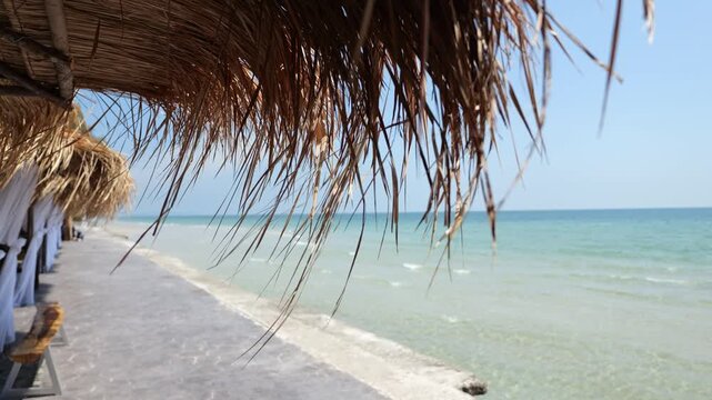  beautiful sea There is a thatched roof that is blown away by the wind. give a feeling of relaxation.