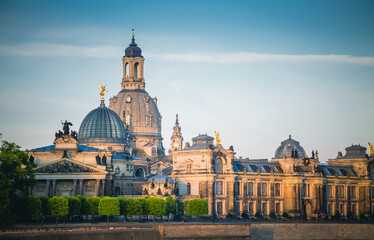 Obraz premium Gorgeous view of the old center of Dresden from the Elbe river embankment. Location place Saxony land, Germany, Europe.