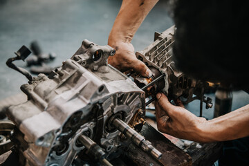Motorcycle Engine Rebuild ,  Aligning Piston with Connecting Rod and Cylinder Studs