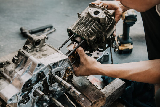 Motorcycle Engine Assembly &ndash; Installing Cylinder Block onto Piston with Cylinder Stud Bolts