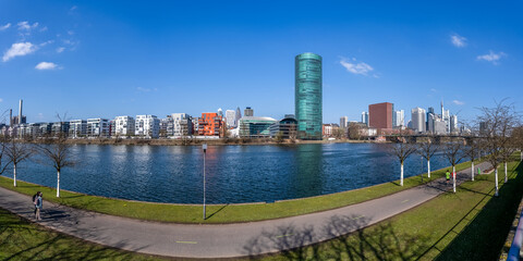 Obraz premium Blick über Westhafen, Frankfurt am Main, Hessen, Deutschland 