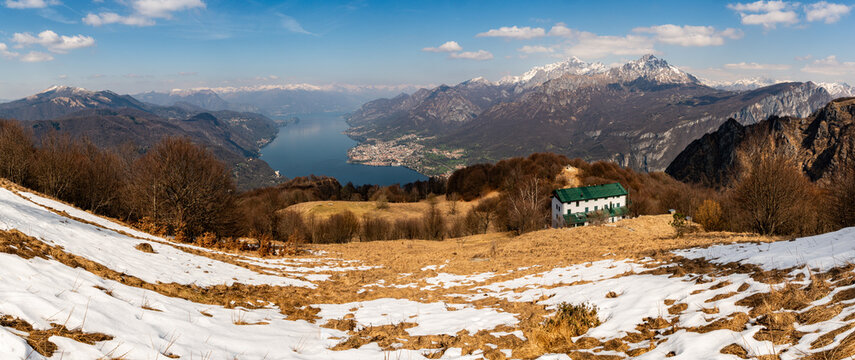 A panorama of Lake Como from Pianezzo and from the Corni di Canzo peaks in winter.