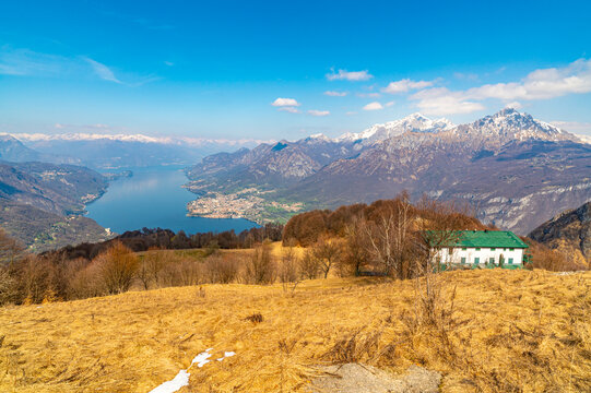 A panorama of Lake Como from Pianezzo and from the Corni di Canzo peaks in winter.