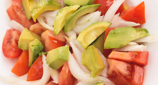 ensalada de tomate cebolla y aguacate