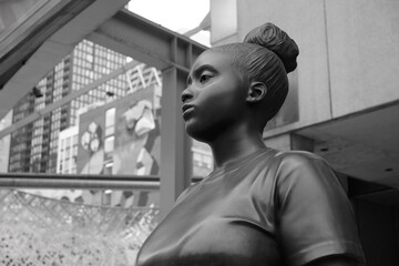 Obraz premium black and white view of Moments Contained, a monumental bronze figure by renowned artist Thomas J Price outside the Art Gallery of Ontario, Toronto