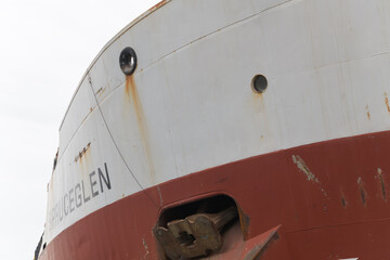 Obraz premium Spruceglen, a bulk carrier, owned by Canada Steamship Lines (CLS), at Redpath Sugar Refinery, docked at Lower Jarvis St slip, Toronto