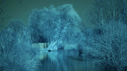 Am Mangfall-Kanal Bruckmühl (im Infrarot) © Stephan