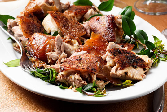 Porceddu, tipico maialino arrosto della Cucina Sarda, Cibo Italiano 