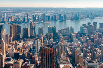 Obraz premium Aerial view of Manhattan and East River with Long Island City skyline in New York City