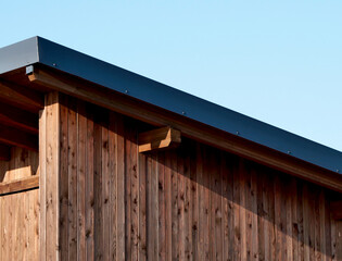 Prefabricated wooden structure with sloping roof © Riccardo Arata