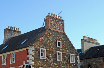 Obraz premium Stone Building with Gable and Chimney Stack