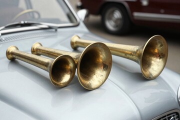 Obraz premium Vintage Car Horns on Classic Automobile