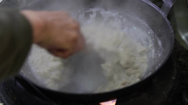 The entire process of making Jiaona Gao, a local delicacy in Weixian County, Zhangjiakou City, Hebei Province