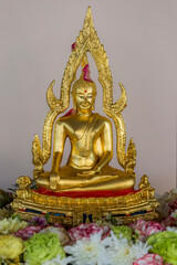 Obraz premium The gloden Buddha statue for worship