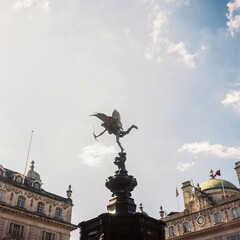 Fototapeta premium The Shaftesbury Memorial Fountain and Eros statue in Piccadilly