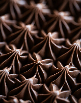 Close up of the chocolate icing pattern on a cake.